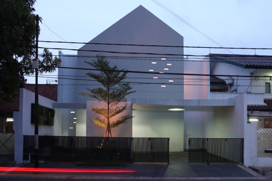 Приглушённый дом (Muted House) в Джакарте от Aboday Architects