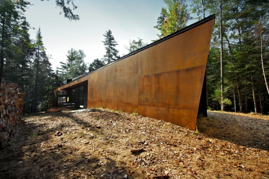 Дом «Геометрия в чёрном» (Geometry in Black) в Канаде от YH2_Yiacouvakis Hamelin architectes
